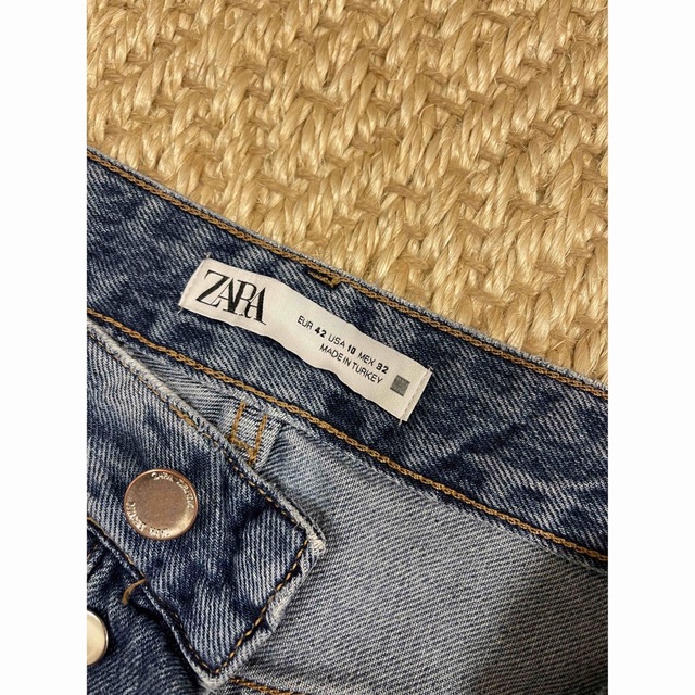 ZARA(ザラ)の【うに様専用】ZARA ザラ　ストレートデニム　ジーンズ　42 レディースのパンツ(デニム/ジーンズ)の商品写真