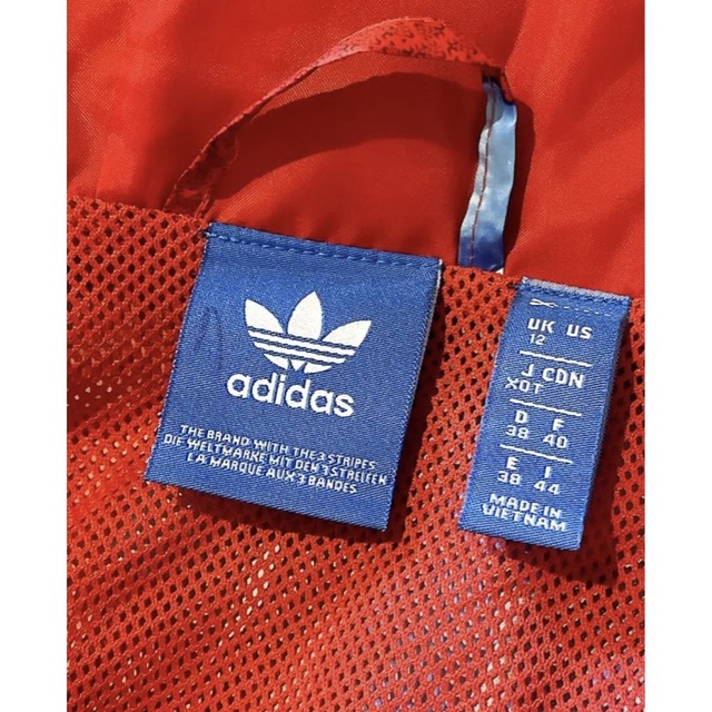 adidas(アディダス)のアディダス ナイロンパーカー ウィンドブレーカー ジャージ 花柄 牡丹 着物 レディースのジャケット/アウター(ナイロンジャケット)の商品写真