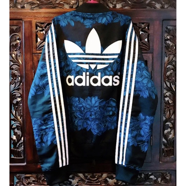 adidas オリジナルス 花柄パーカー