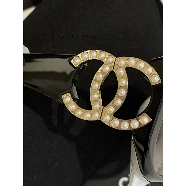 CHANEL(シャネル)のCHANEL シャネル　サングラス　パール　ココマーク レディースのファッション小物(サングラス/メガネ)の商品写真