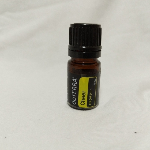 doTERRA ドテラ チアー 5mL【正規品・新品未開封】の通販 by ゆーU10ショップ|ラクマ 新品未使用 ドテラ ドテラチアー5ml
