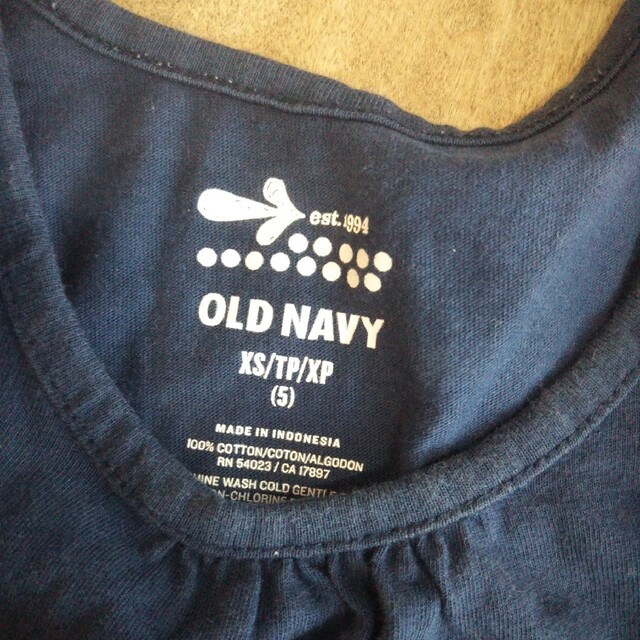 Old Navy(オールドネイビー)のオールドネイビー フリルタンクトップ 110 120 キッズ/ベビー/マタニティのキッズ服女の子用(90cm~)(Tシャツ/カットソー)の商品写真