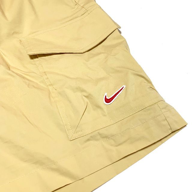 NIKE(ナイキ)の新品　Mサイズ　ナイキ　ウーブン　ユーティリティ　ショート パンツ　ベージュ メンズのパンツ(ショートパンツ)の商品写真