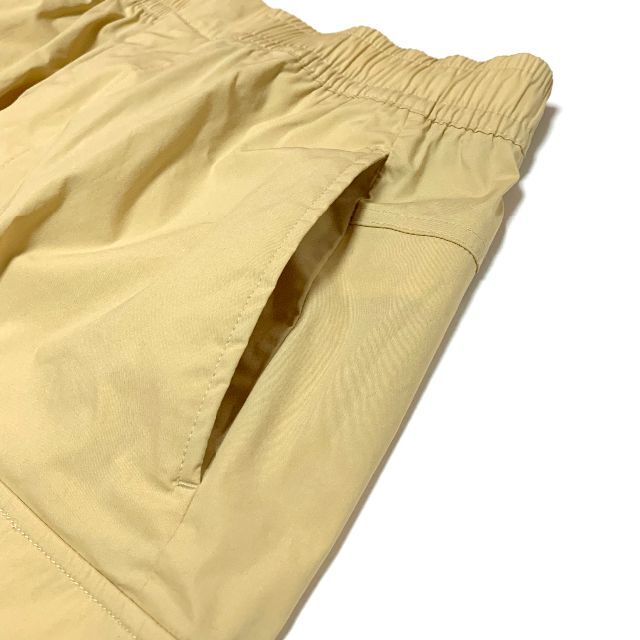 NIKE(ナイキ)の新品　Mサイズ　ナイキ　ウーブン　ユーティリティ　ショート パンツ　ベージュ メンズのパンツ(ショートパンツ)の商品写真