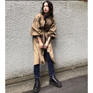 スライ(SLY)のSLY VOLUME SLEEVE LONG BZ スライ ベージュ アウター(ブルゾン)