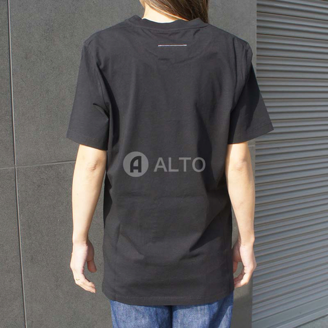 MM6(エムエムシックス)のMM6 Maison Margiela コットン ズームロゴ   Tシャツ  レディースのトップス(Tシャツ(半袖/袖なし))の商品写真