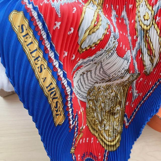 エルメス プリーツ カレ プリセ SELLES A HOUSSE スカーフ