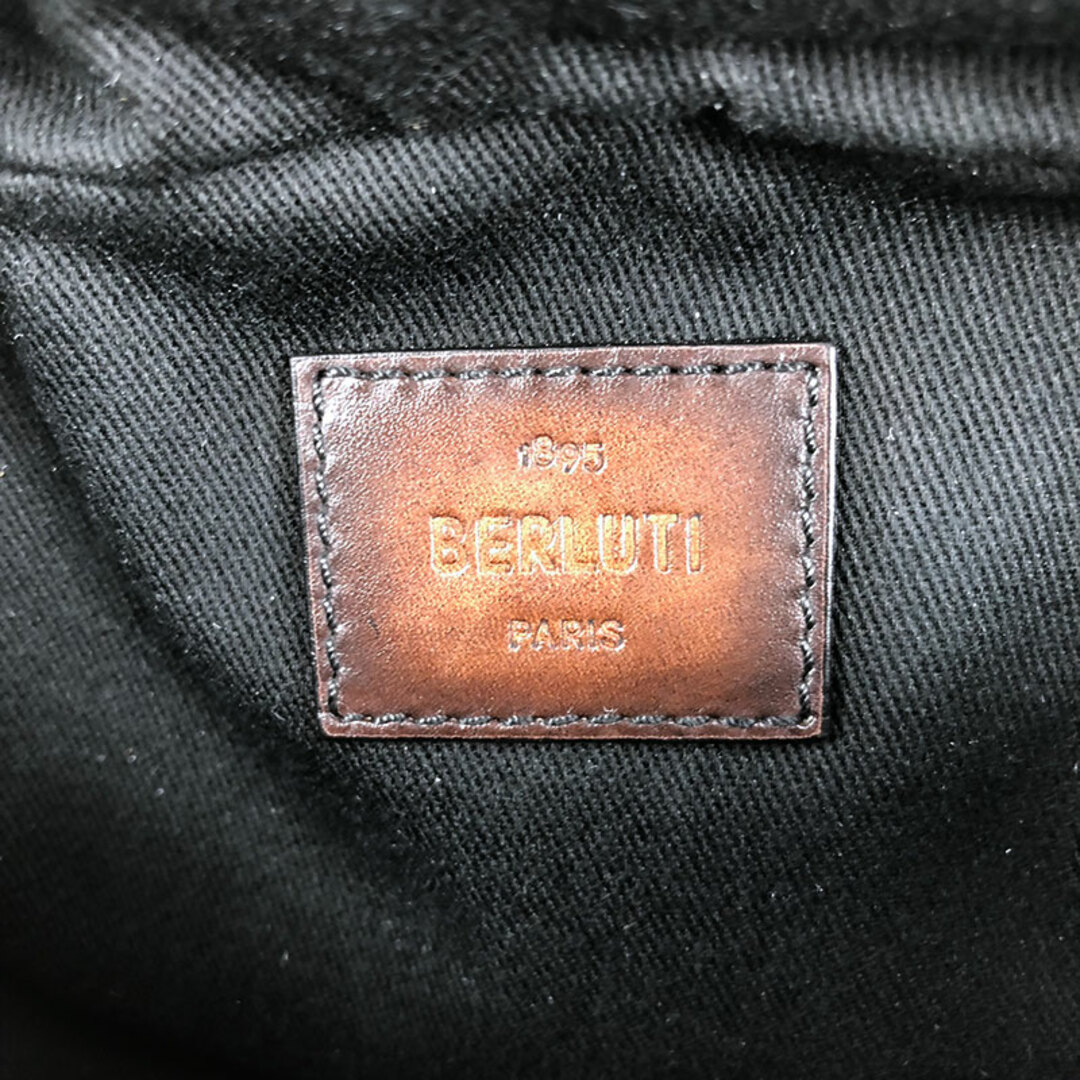 Berluti(ベルルッティ)の　ベルルッティ Berluti アイル メッセンジャーバッグ ブラック シルバー金具 キャンバス/レザー メンズ ボディバッグ メンズのバッグ(ボディーバッグ)の商品写真