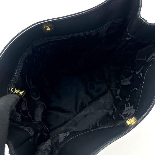 サルヴァトーレフェラガモ  チェーン トートバッグ ショルダー 肩掛け AU-21 5667 ヴァラ キャンバス ブラック 黒 シック レディース 女性 Salvatore Ferragamo tote bag shoulder black
