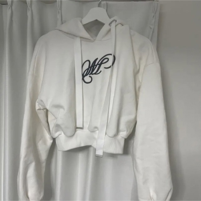 melt the lady ”M” short hoodie white-
