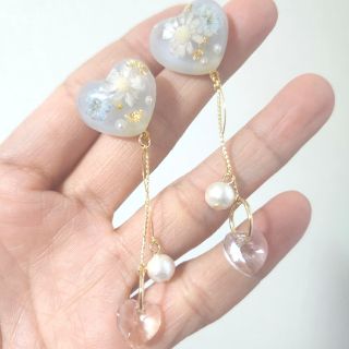 難ありハンドメイド♡ピアスのみ♡ハートスワロフスキーゆらりん ピアス 淡色 水色(ピアス)