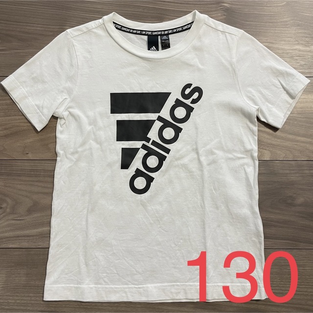 adidas(アディダス)のadidas キッズ130 半袖Tシャツ 白色:ロゴ キッズ/ベビー/マタニティのキッズ服男の子用(90cm~)(Tシャツ/カットソー)の商品写真