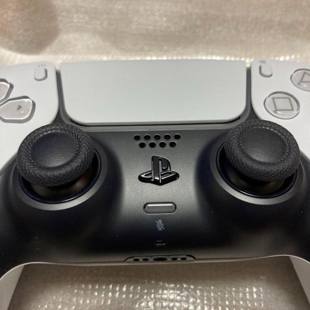 ジュンダル様用　ps5 ワイヤレスコントローラー CFI-ZCT1J　ホワイト エンタメ/ホビーのゲームソフト/ゲーム機本体(家庭用ゲーム機本体)の商品写真