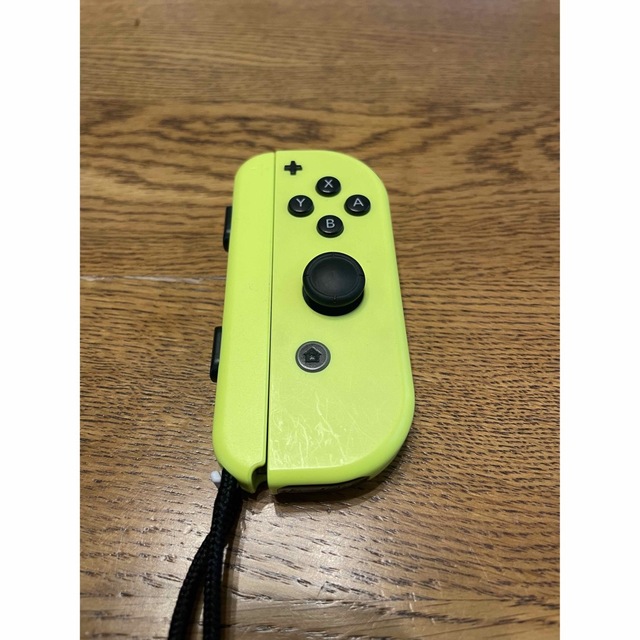 Nintendo Switch(ニンテンドースイッチ)のジョイコン（R）イエロー エンタメ/ホビーのゲームソフト/ゲーム機本体(その他)の商品写真