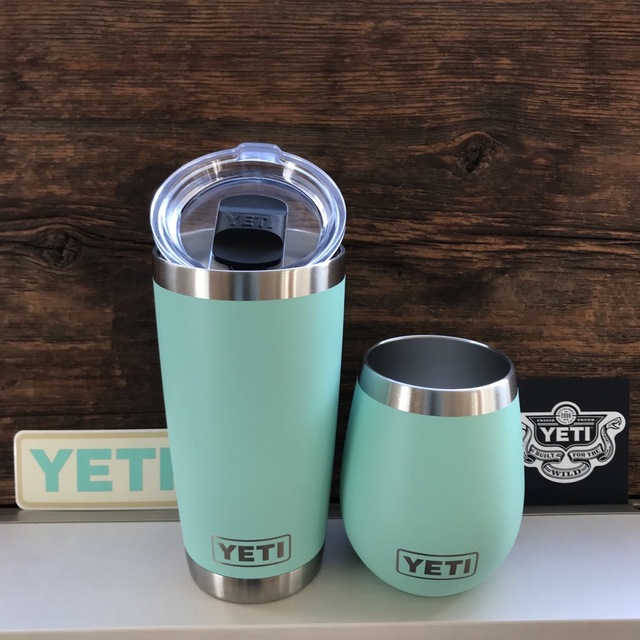 YETI  イエティ　20oz タンブラー　10oz ワイン　未使用に近い2個組 スポーツ/アウトドアのアウトドア(食器)の商品写真