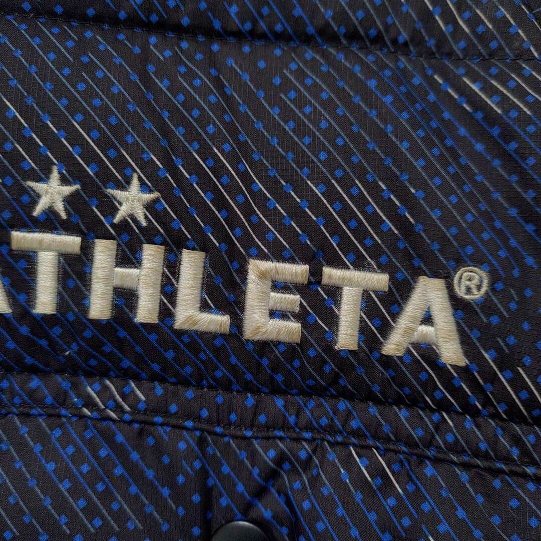 ATHLETA(アスレタ)のアスレタ ボタンダウン 中綿 ジャケット ウォームアップ ウォームアップ L ネイビー ユニセックス ATHLETA サッカー フットサル スポーツ/アウトドアのサッカー/フットサル(ウェア)の商品写真