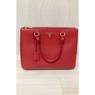 プラダ(PRADA)の【美品】PRADA♡ショルダーバッグ RED(ハンドバッグ)