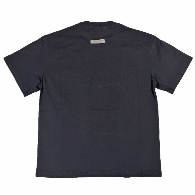 FEAR OF GOD(フィアオブゴッド)のFOG エッセンシャルズ 1977ロゴ 半袖 Tシャツ ブラック L メンズのトップス(Tシャツ/カットソー(半袖/袖なし))の商品写真