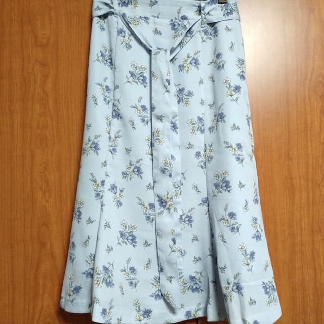 HONEYS(ハニーズ)のHoneys　リボンベルト付き、花柄マーメイドスカート レディースのスカート(ひざ丈スカート)の商品写真