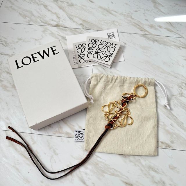 シャイニングゴールデン LOEWE ロエベ アナグラム チャーム