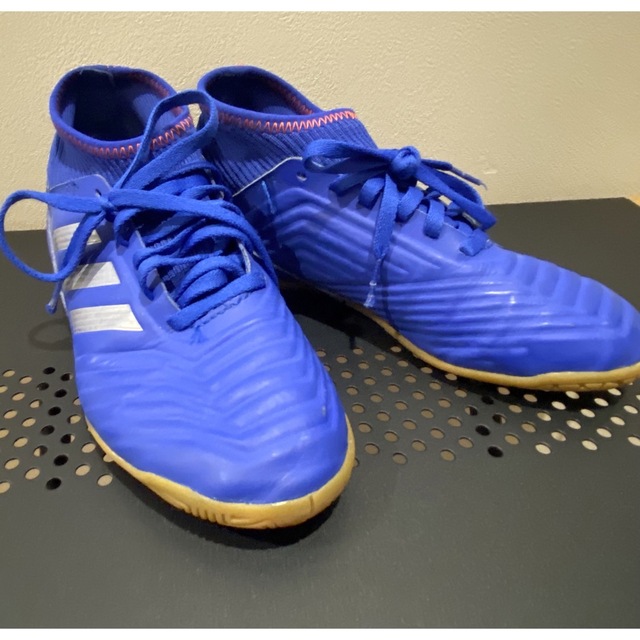 adidas(アディダス)のadidas フットサルシューズ　21cm スポーツ/アウトドアのサッカー/フットサル(シューズ)の商品写真