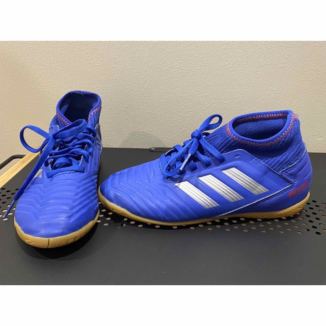 adidas(アディダス)のadidas フットサルシューズ　21cm スポーツ/アウトドアのサッカー/フットサル(シューズ)の商品写真