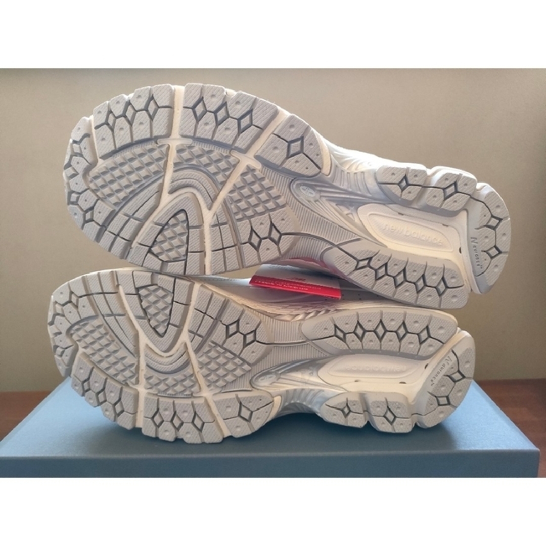 New Balance(ニューバランス)の⑥希少【新品未使用】ニューバランス M2002RWP 25.5cm WHITE メンズの靴/シューズ(スニーカー)の商品写真