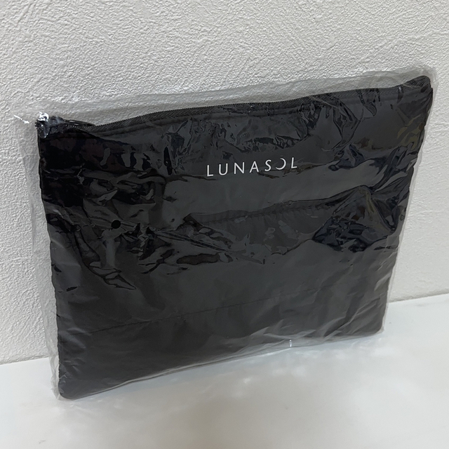 LUNASOL(ルナソル)のLUNASOL ポーチ 黒 レディースのファッション小物(ポーチ)の商品写真
