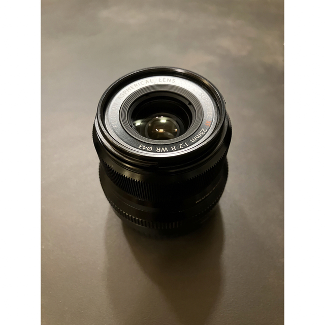 富士フイルム(フジフイルム)のFUJIFILM XF23F2 R WR B スマホ/家電/カメラのカメラ(レンズ(単焦点))の商品写真