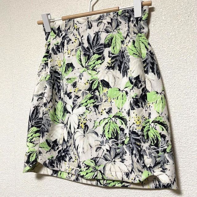 SNIDEL(スナイデル)の2751 snidel ミニスカート パイピングタイトスカート 総柄 レディースのスカート(ミニスカート)の商品写真