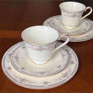 ロイヤルドルトン(Royal Doulton)の【未使用美品】ロイヤルドルトン★レベッカ★トリオ　ペア(食器)