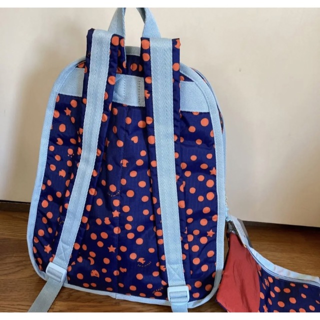 LeSportsac(レスポートサック)の新品未使用　レスポートサック　ねこ柄リュック　ポーチ付きレスポートサック レディースのバッグ(リュック/バックパック)の商品写真