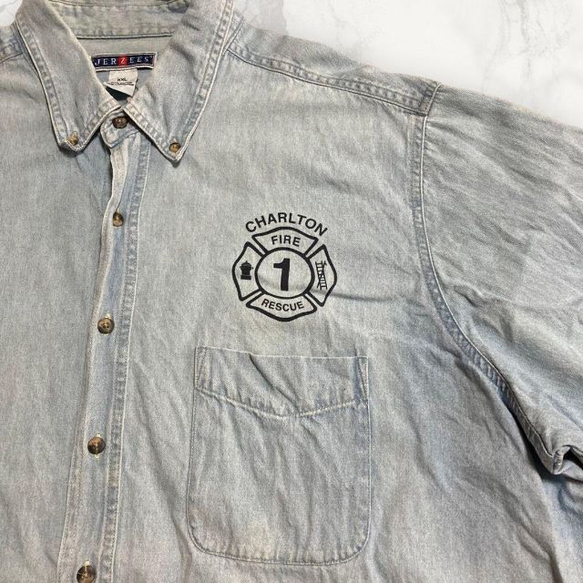 GYA JERZEES デニム　シャンブレー　ワンポイント　消防士 シャツ　半袖 メンズのトップス(シャツ)の商品写真