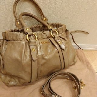 ミュウミュウ 斜めがけバッグの通販 32点 | miumiuを買うならラクマ