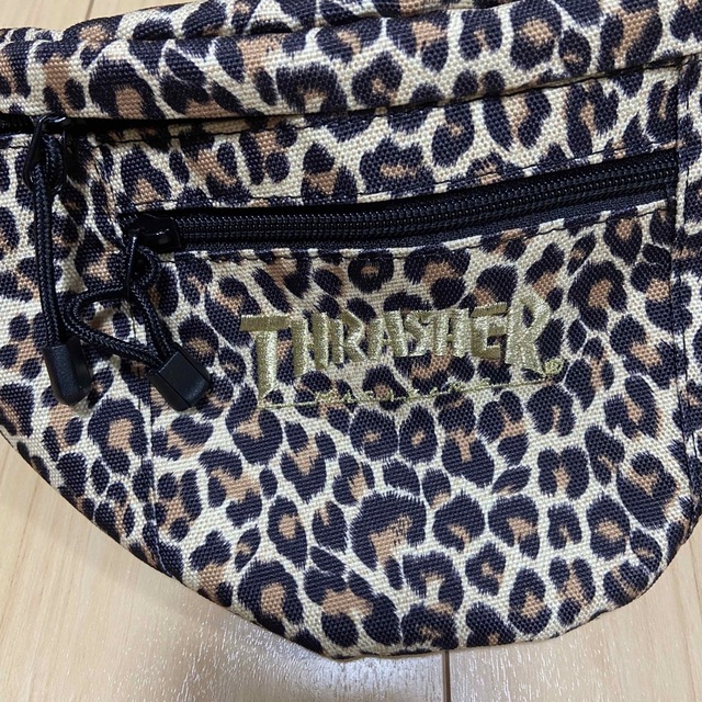 THRASHER(スラッシャー)のTHRASHER スラッシャー ボディバック ヒョウ柄 レディースのバッグ(ボディバッグ/ウエストポーチ)の商品写真