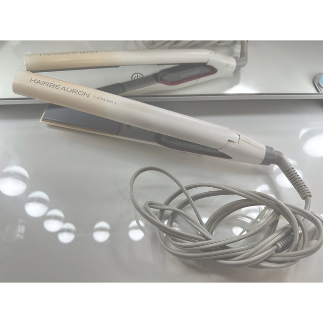 Lumiere Blanc(リュミエールブラン)のヘアビューロン　ストレートアイロン スマホ/家電/カメラの美容/健康(ヘアアイロン)の商品写真