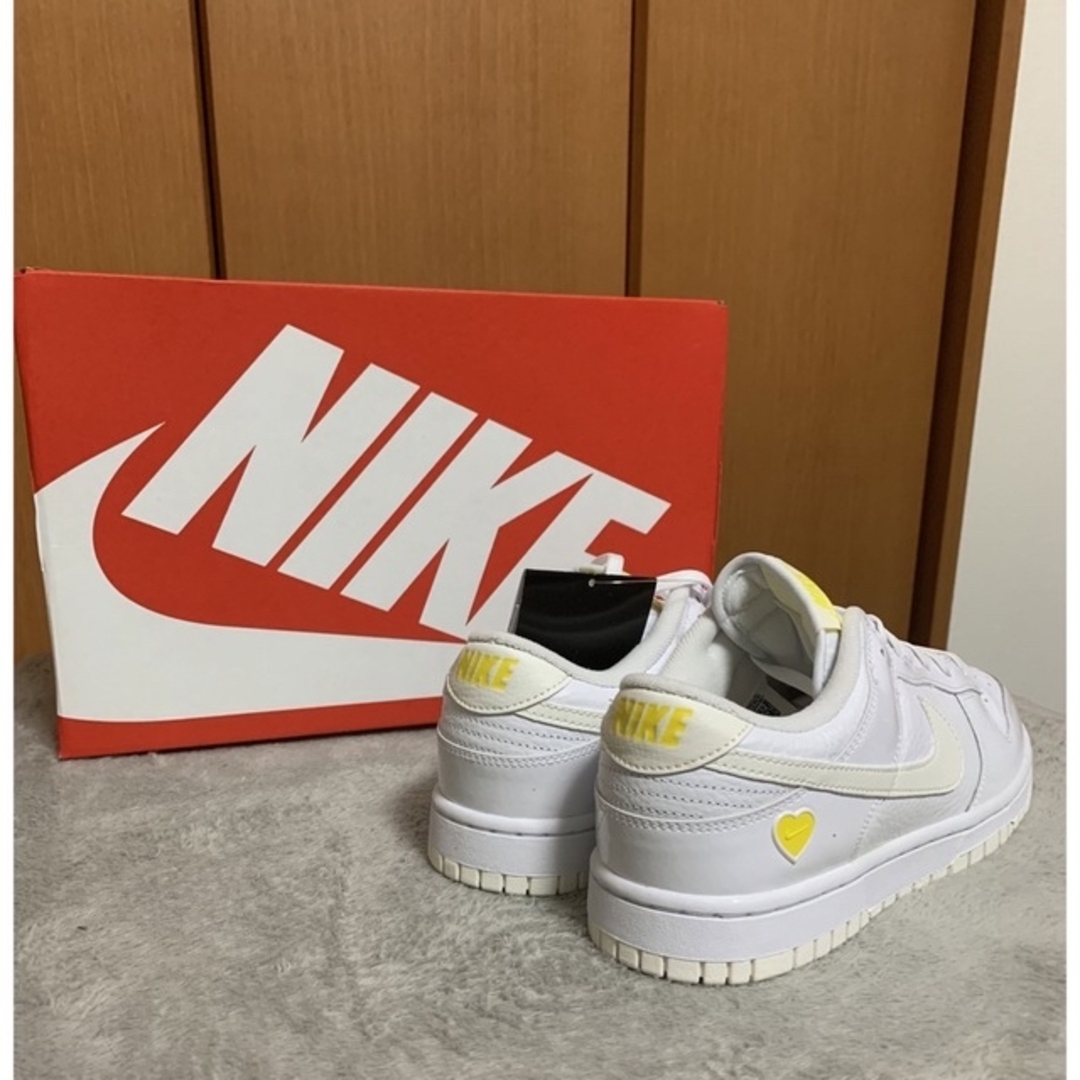 NIKE(ナイキ)のNIKE ダンクLow  'Yellow Heart' レディースの靴/シューズ(スニーカー)の商品写真