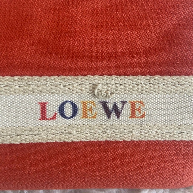 LOEWE(ロエベ)のLOEWE ロエベ　オレンジ　ポーチ レディースのファッション小物(ポーチ)の商品写真