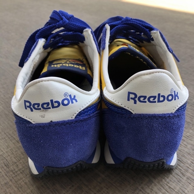 Reebok(リーボック)のリーボック　スニーカー　23.5cm ブルー　イエロー 青　黄色 レディースの靴/シューズ(スニーカー)の商品写真