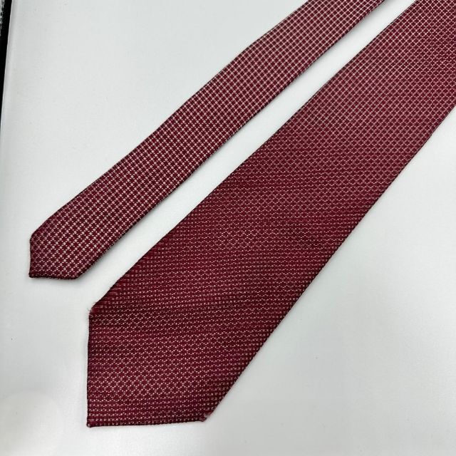 COMME CA ISM(コムサイズム)のコムサイズム ワインレッド ソリッドデザイン ネクタイ シルク100％ メンズのファッション小物(ネクタイ)の商品写真