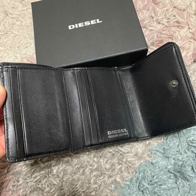 DIESEL(ディーゼル)のDIESEL 三つ折り財布 レディースのファッション小物(財布)の商品写真