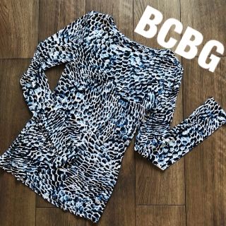 ビーシービージーマックスアズリア(BCBGMAXAZRIA)の💜【BCBG】インナー　パワーネット　ニット　アニマル　豹柄　ヒョウ柄　ブルー(カットソー(長袖/七分))