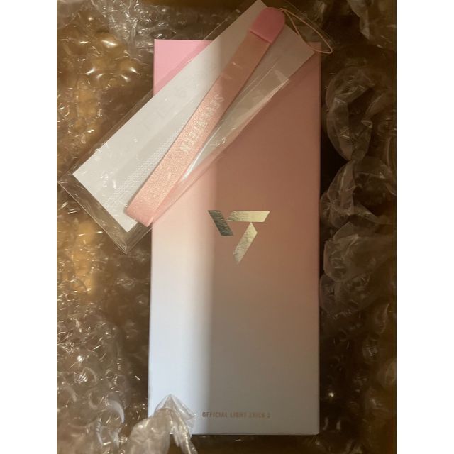 SEVENTEEN(セブンティーン)の【新品】SEVENTEEN OFFICIAL LIGHT STICK VER.3 エンタメ/ホビーのタレントグッズ(アイドルグッズ)の商品写真