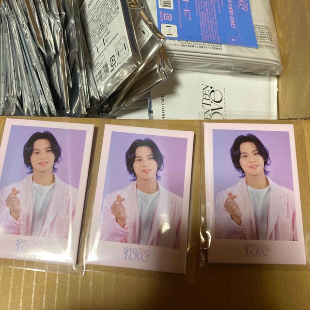 ミンギュ　セブチ　セット　SEVENTEEN 缶バッジ エンタメ/ホビーのCD(K-POP/アジア)の商品写真