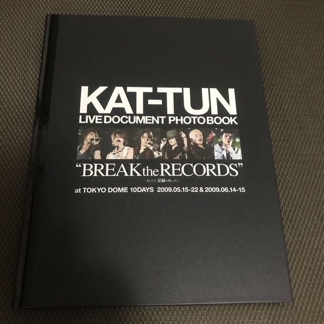 KAT-TUN  ライブドキュメント  フォトブック エンタメ/ホビーのタレントグッズ(アイドルグッズ)の商品写真