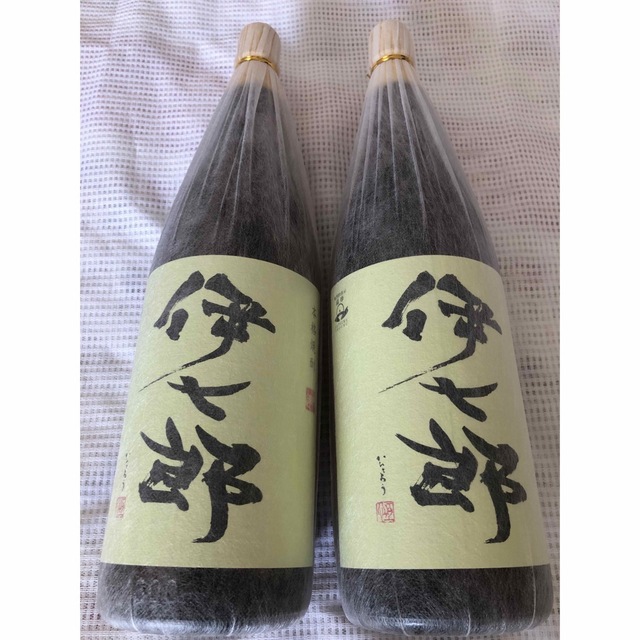 希少限定販売芋焼酎　伊七郎　　　　　　　　いひちろう   1800ml   2本 食品/飲料/酒の酒(焼酎)の商品写真