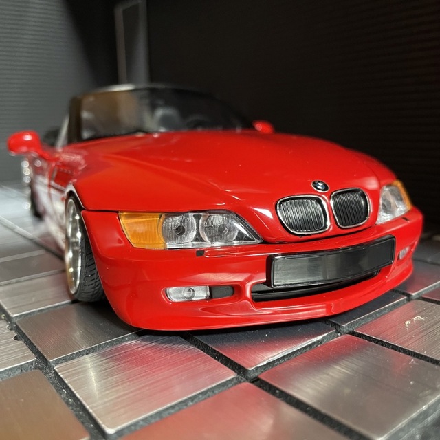 UTモデル 1/18 BMW Z3 ロードスター（カスタム仕様)