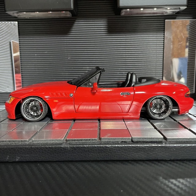UTモデル 1/18 BMW Z3 ロードスター(カスタム仕様)