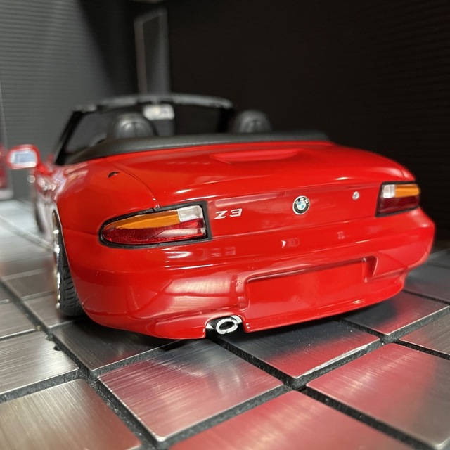 UTモデル 1/18 BMW Z3 ロードスター(カスタム仕様)