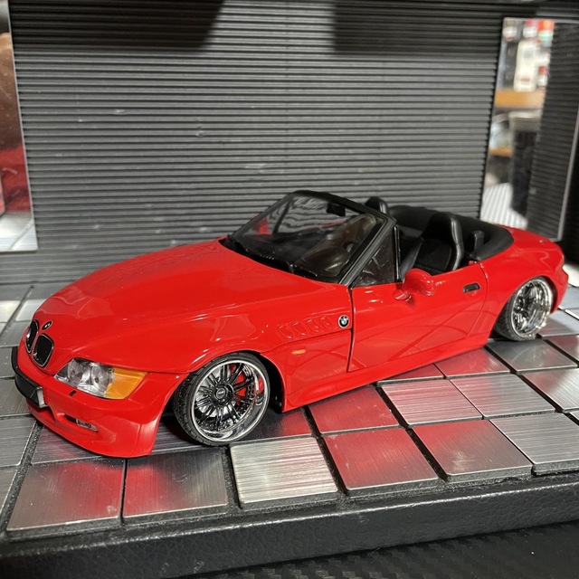 UTモデル 1/18 BMW Z3 ロードスター（カスタム仕様)